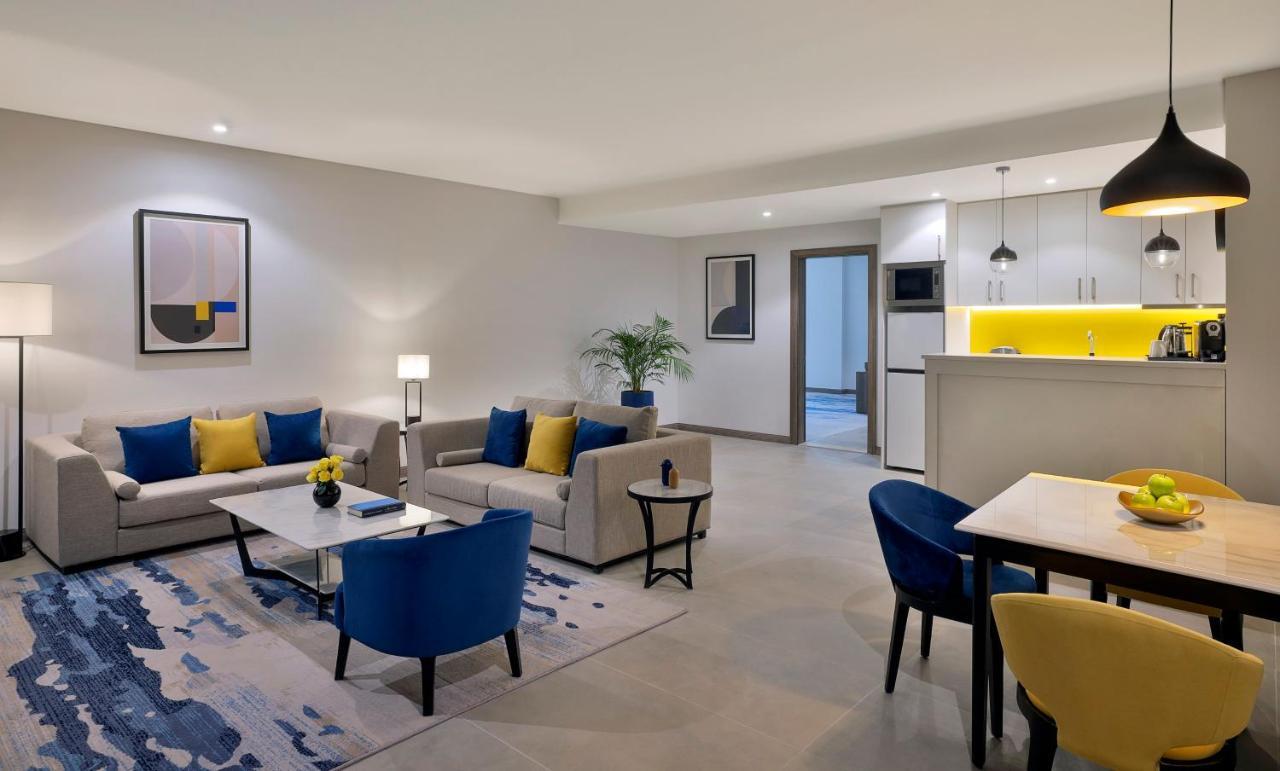 Voco Al Khobar By Ihg Hotel Exterior foto A living room at the hotel
