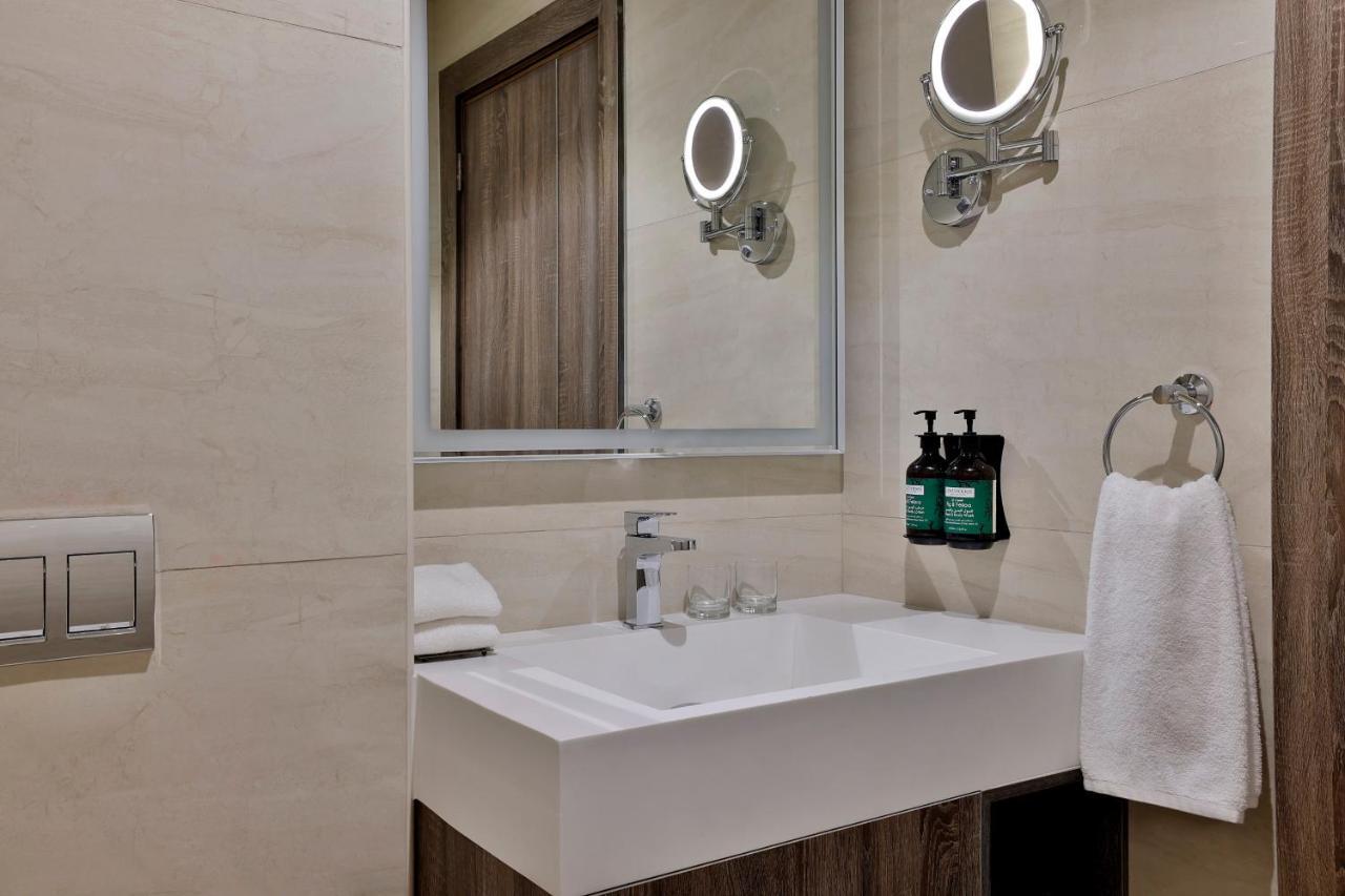 Voco Al Khobar By Ihg Hotel Exterior foto Bathroom