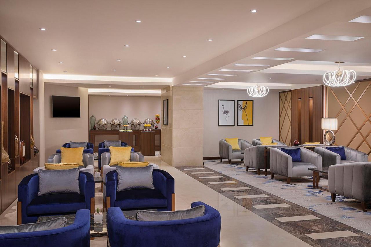 Voco Al Khobar By Ihg Hotel Exterior foto The lounge at the airport