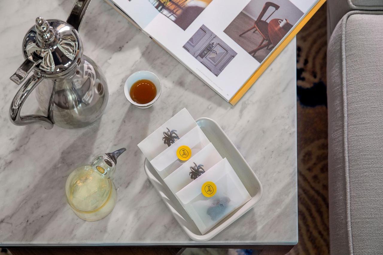 Voco Al Khobar By Ihg Hotel Exterior foto A set of three tea bags