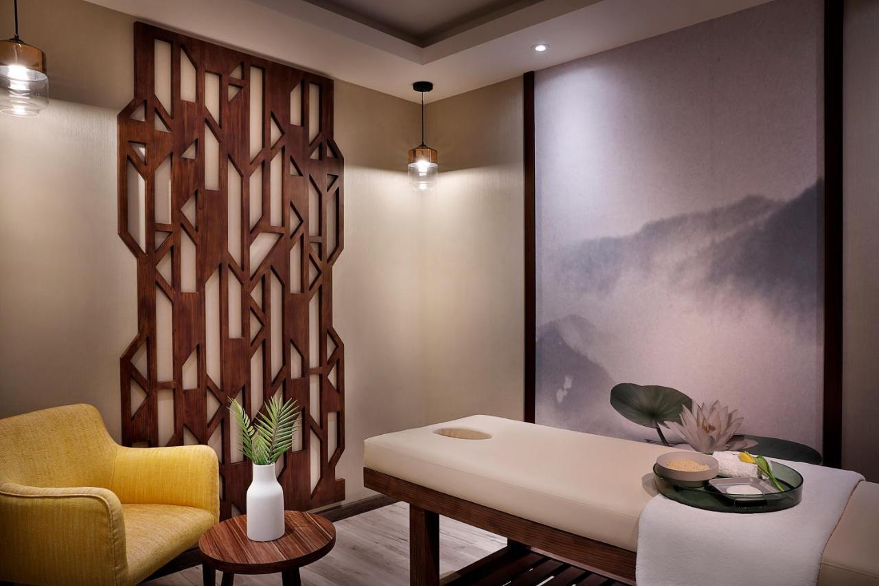 Voco Al Khobar By Ihg Hotel Exterior foto A treatment room at the spa